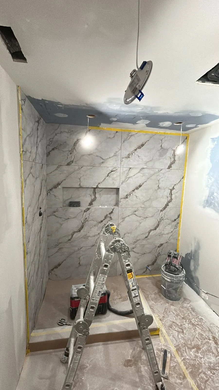 Shower wall tile installation with built-in niche